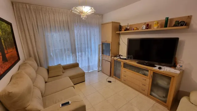 Precioso piso de 2 habitaciones, un baño, cocina, salón y ba - foto 4