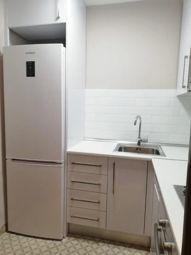 Se alquila estudio exterior, amplio, luminoso con terraza y piscina — 10