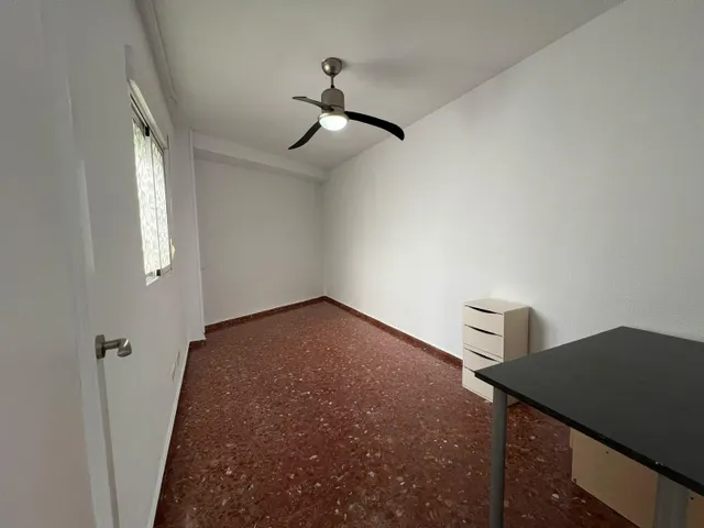 Amplio piso en alquiler en Plaza San Rafael, Córdoba — 18