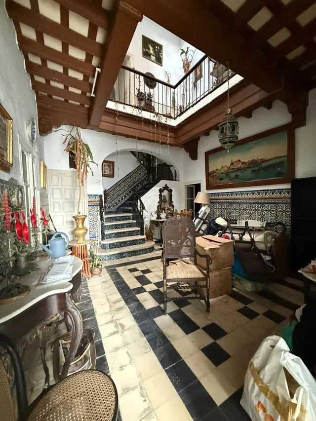 Casa palaciega a reformar en el centro de Rota- La Costilla