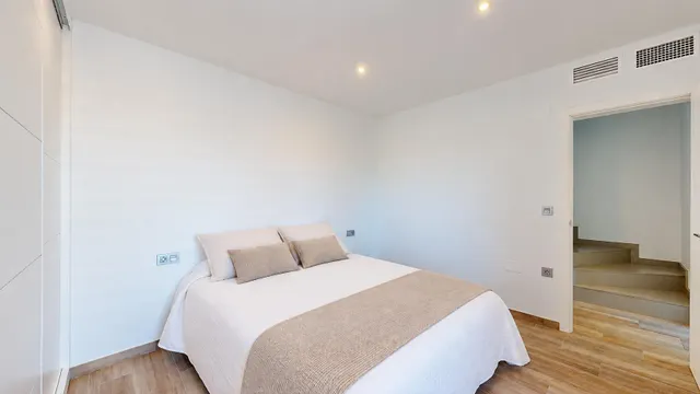 Amplia VILLA de nueva construcción con piscina privada en San Pedro del Pinatar — 21