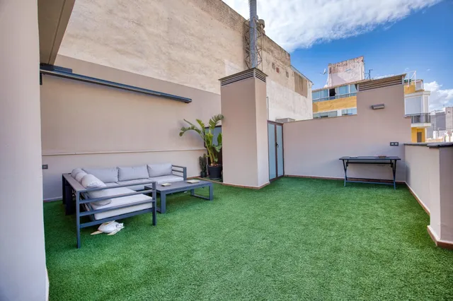 Ático con gran terraza y solárium privado en el corazón de Alicante — 48