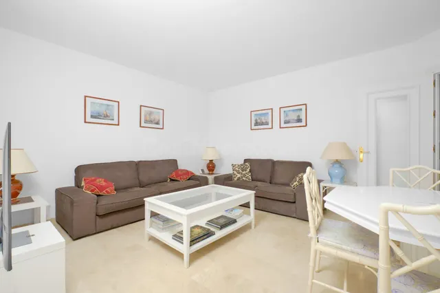Amplio piso en el centro de Marbella – con vistas al mar y a - foto 3