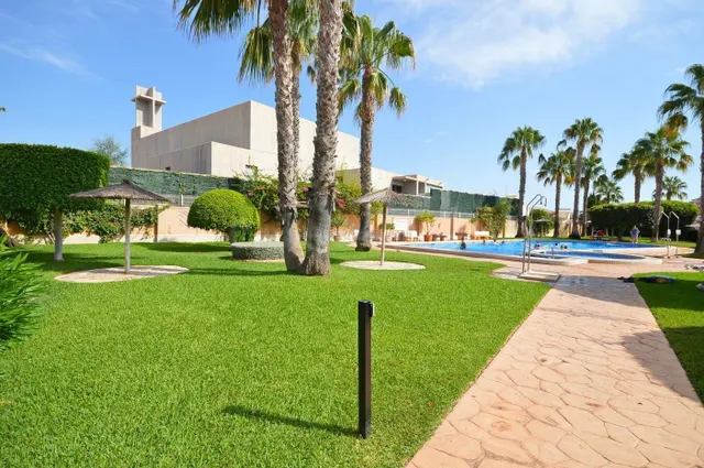 FANTASTICO CHALET CON PISCINA PROPIA Y COMUNITARIA, IDEAL PARA FAMILIAS — 3