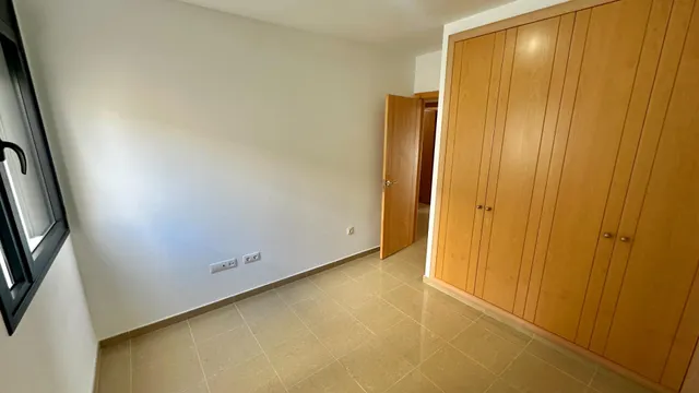Piso exterior de 3 dormitorios y 2 baños con garaje y trastero en Avenida Buenos Aires. — 20