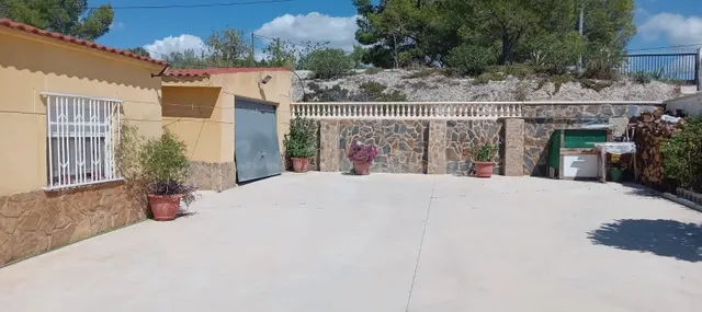 PRECIOSA CASA DE CAMPO EN SAX PTDA LA ZAPATERA - foto 4