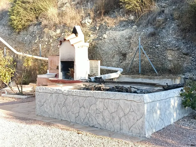 Se vende albergue con placas solares en buen estado cerca de Aspe — 8