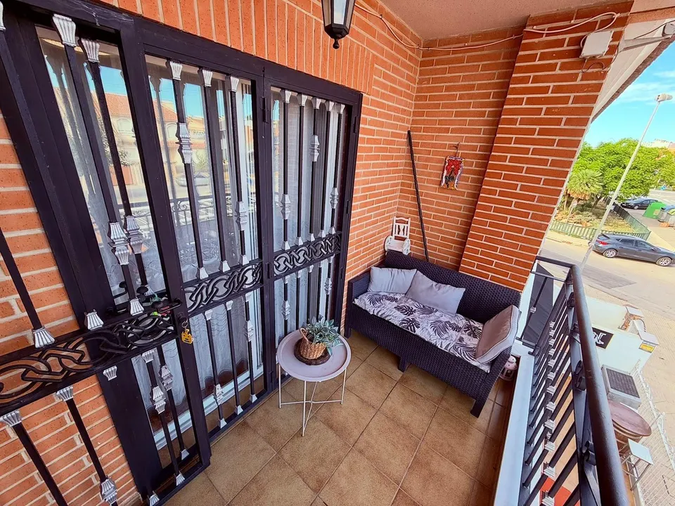 Amplia vivienda en San Javier con gran terraza y múltiples posibilidades