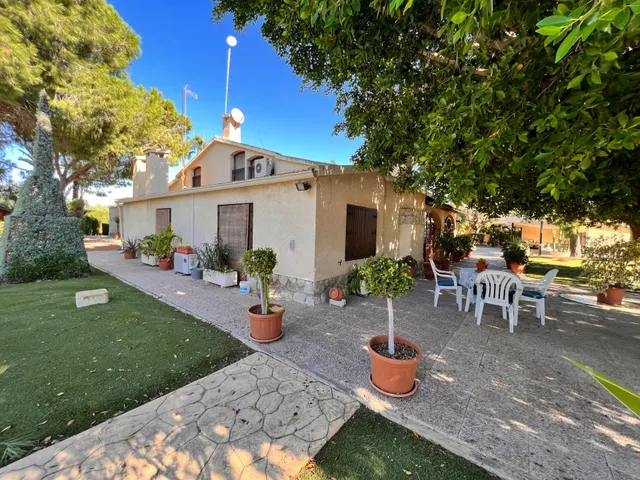 MAITINO AMPLIO CHALET CON PISCINA, PISTA DE TENIS CON VESTUARIOS Y BARBACOA — 46