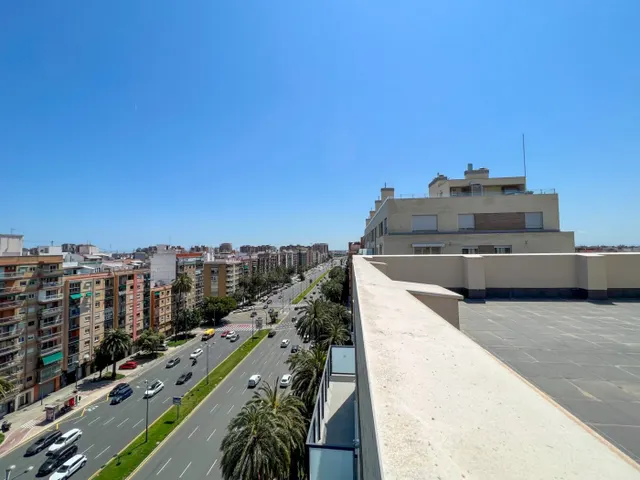 Piso de reciente construcción en alquiler en Avda. Ausias March — 44