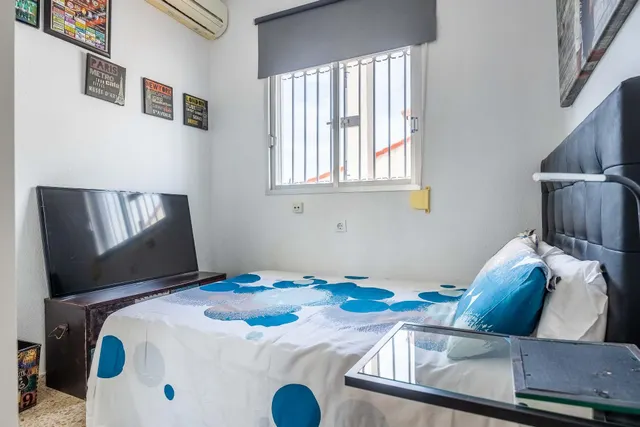 Vive en Simón Verde: Casa pareada con patio, garaje cubierto, piscina y el metro a un paso. — 32