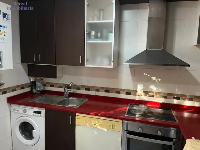 Piso planta baja, de tres hb y baño. Cocina y salón. Todo exterior — 12