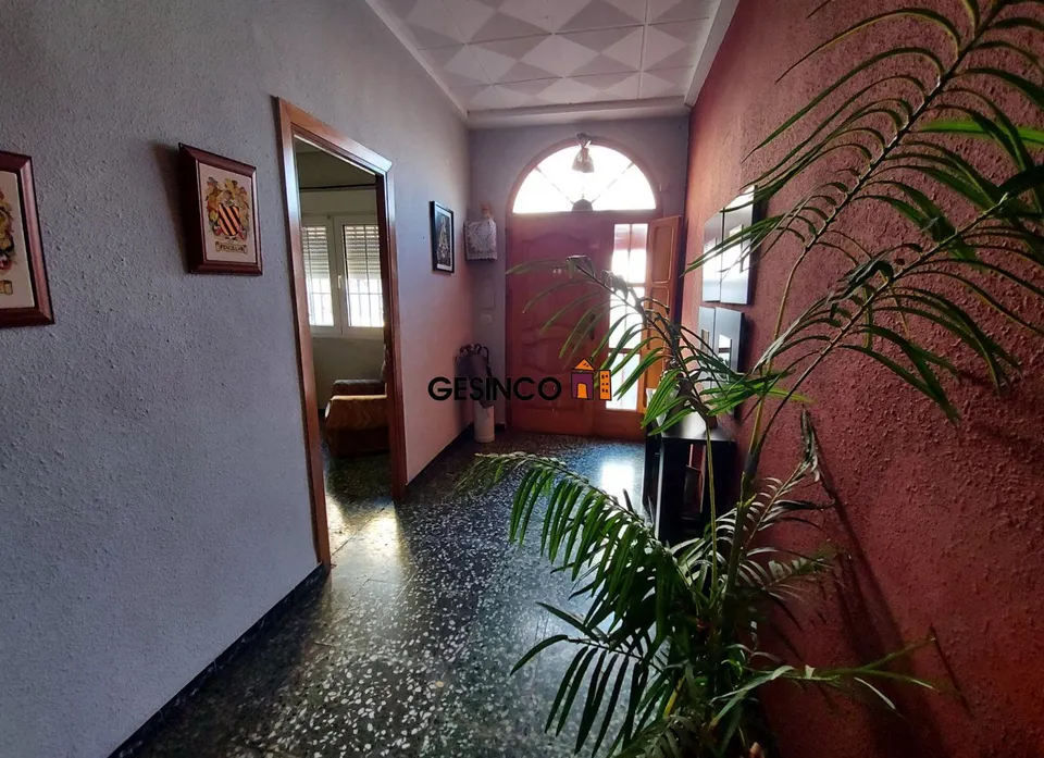 CASA DE PUEBLO CON MUCHAS POSIBILIDADES