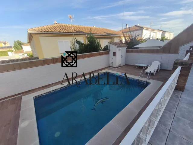 Pareado con piscina independiente — 6