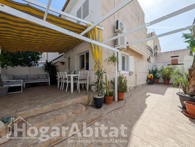 ¡Cerca del mar! Precioso Adosado reformado en residencial, c - foto 2