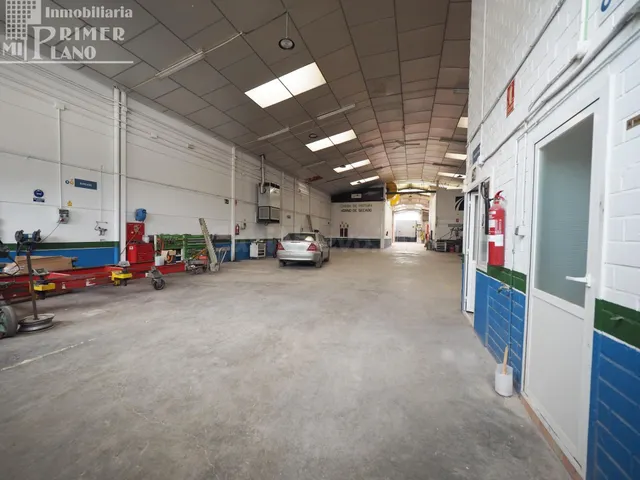 Amplia Nave Industrial en Tomelloso - Oportunidad Única por  - foto 5