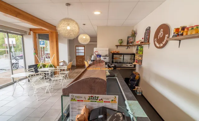 Local comercial con mucha visibilidad — 2