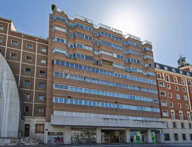 Piso de 175 m2 y 6 dormitorios. con GARAJE en Plaza España, 