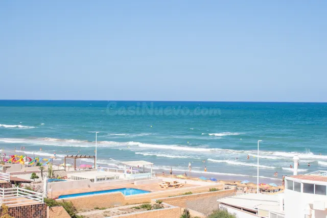 Exclusivo apartamento en primera línea de playa con 2 dormit - foto 2