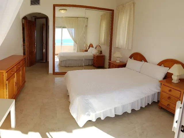 Primera linea de playa, vistas frontales al mar — 18