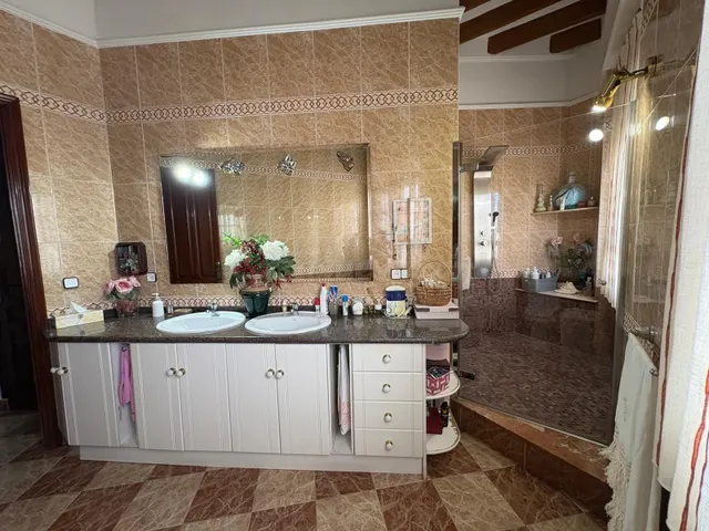 Oportunidad Única: Local Comercial con Vivienda en Planta Primera! — 23