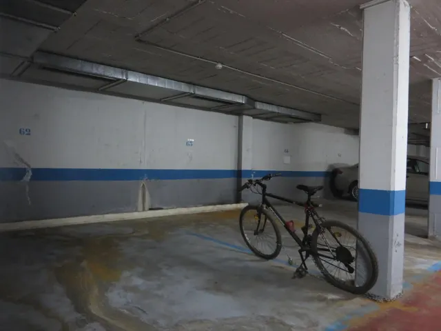 Garaje cerca de la Torre de la Malmuerta. Videovigilancia, fácil acceso y maniobrabilidad. — 9