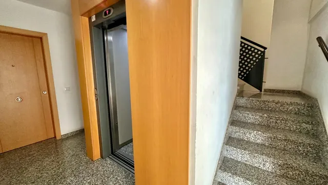 Piso exterior de 3 dormitorios y 2 baños con garaje y trastero en Avenida Buenos Aires. — 37