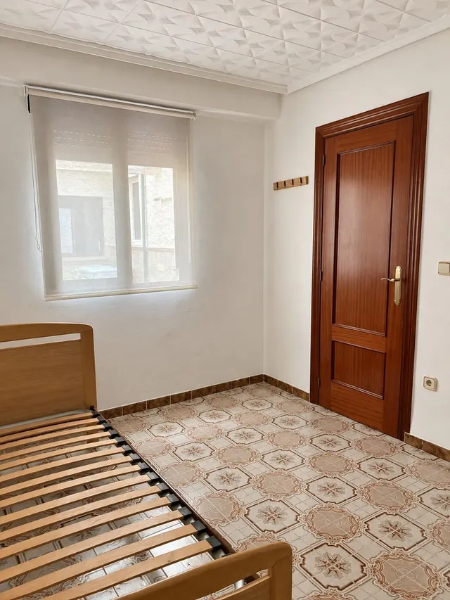 Piso de 4 habitaciones con ascensor y patio en Benicalap — 7