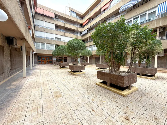 Vivienda de cuatro dormitorios en el centro de Alicante — 48
