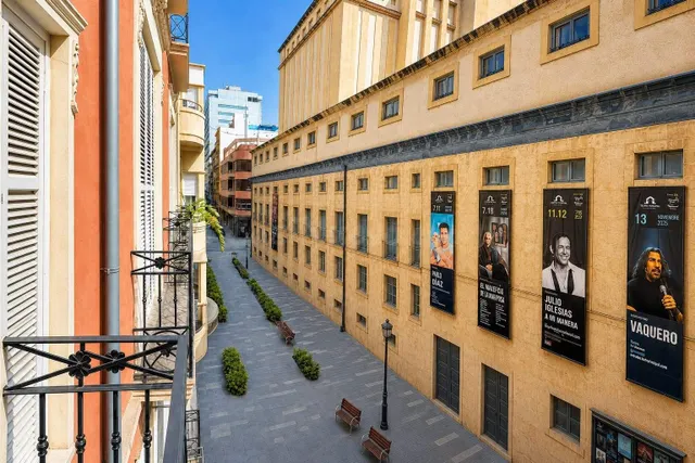 Amplio piso de 145 m2 junto al Teatro Principal