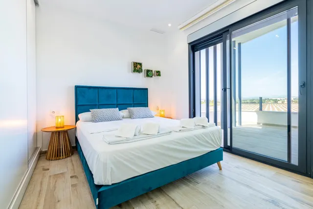 Villa independiente con piscina privada, solárium y vistas a la laguna en Moncayo — 33