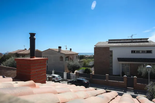 Chalet independiente con gran terraza en Calafell — 40
