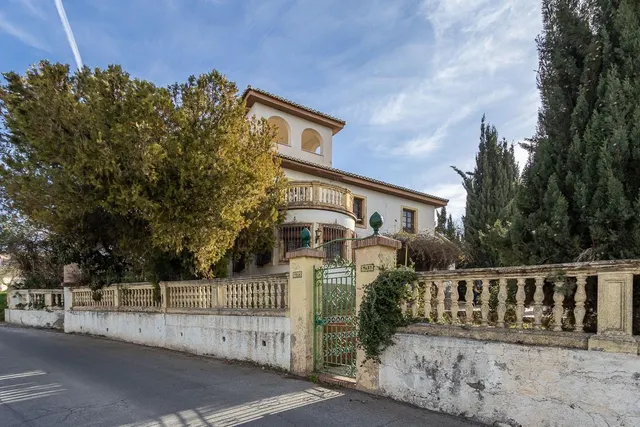 CASA CON MÁS DE 4000 METROS DE PARCELA EN MONACHIL — 48