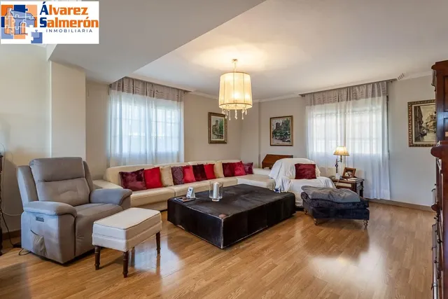 Casa pareada con piscina y vistas despejadas en Huétor Vega — 7