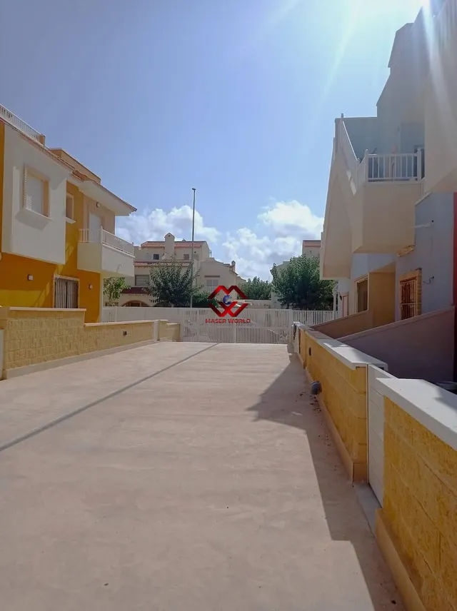 Chalet adosado con piscina comunitaria a 900 m de la playa en El Mojón — 8