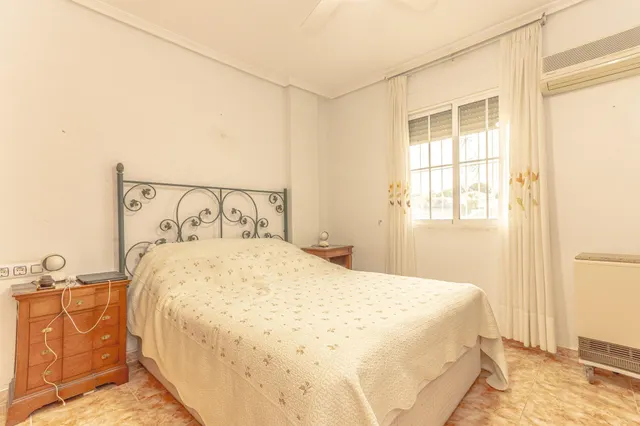 SE ALQUILA CHALET POR LARGO TIEMPO DE 3 DORMITORIOS Y 2 BAÑOS EN VILLA MARTIN (ORIHUELA COSTA) — 11