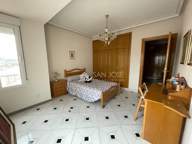 SE VENDEN DOS CASAS INDEPENDIENTES JUNTAS CON GARAJE EN MONO - foto 5