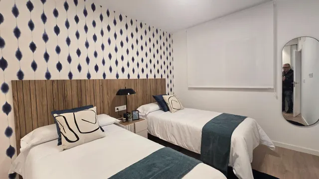 VIVIENDA CON PISCINA y SUPER TERRAZA de 100  m2 — 25