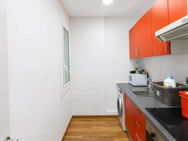 Piso luminoso en el centro de Manresa con gran balcón y ascensor — 3