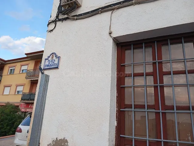 Se vende piso CESIÓN DE REMATE en C/ POLIGONO LOS EMIGRANTE  - foto 4
