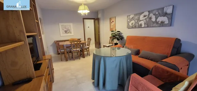 ¡Tu nuevo hogar te espera! Amplio piso en alquiler preferibl - foto 3