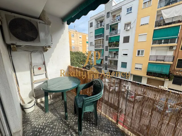 Estupendo piso de 3 habitaciones, con terraza, semi reformado. Zona Marxalenes - General Avilés — 4