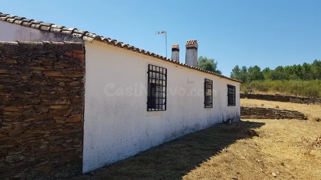 Finca rústica con casa de piedra en La Codosera-Bacoco - foto 3