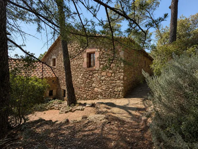 UNA MASIA D'ENCANT PER A VOSALTRES — 12