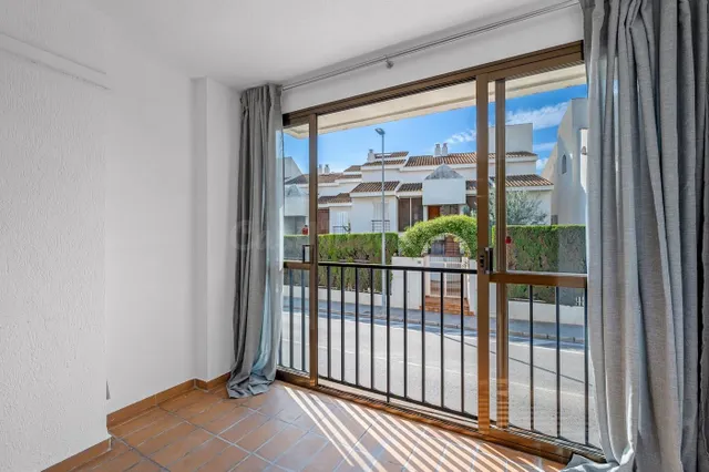 Apartamento 1 habitación 52m² en venta - 1a linea - foto 2