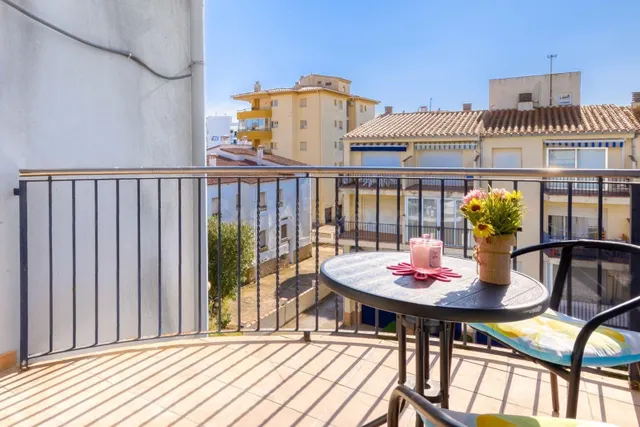 Bonito apartamento a 100 metros del mar en la zona de Salata