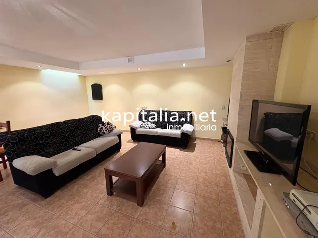EXCLUSIVO ADOSADO A LA VENTA LISTO PARA ENTRAR A VIVIR EN ANNA — 3
