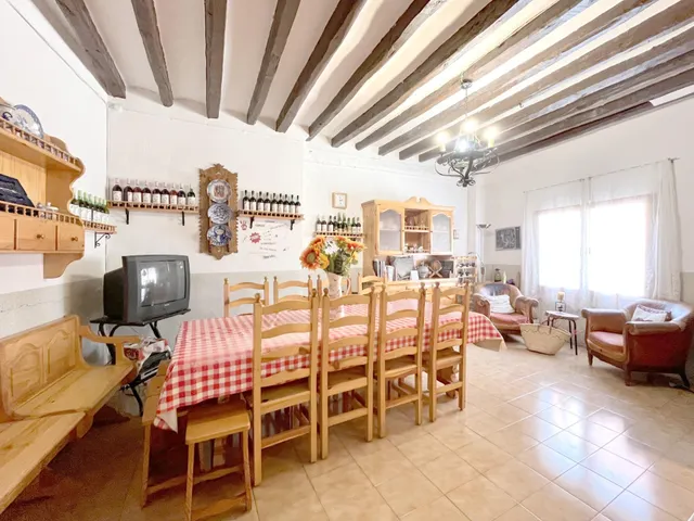 SE VENDE CASA DE PUEBLO DE TRES PLANTAS Y 7 DORMITORIOS EN A - foto 4