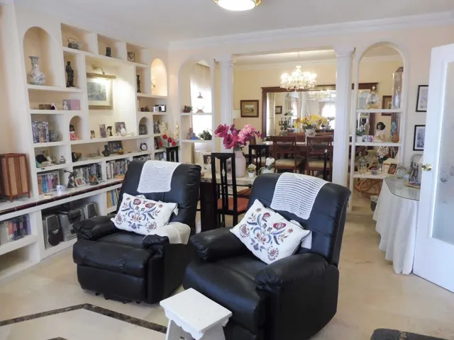 Villa grande con mucho potencial y vistas al mar zona Estupa Budista, Benalmádena — 4