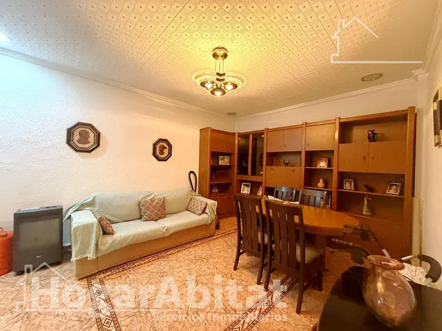 ¡En buena zona! Casa amplia y luminosa con gran terraza y balcón — 30
